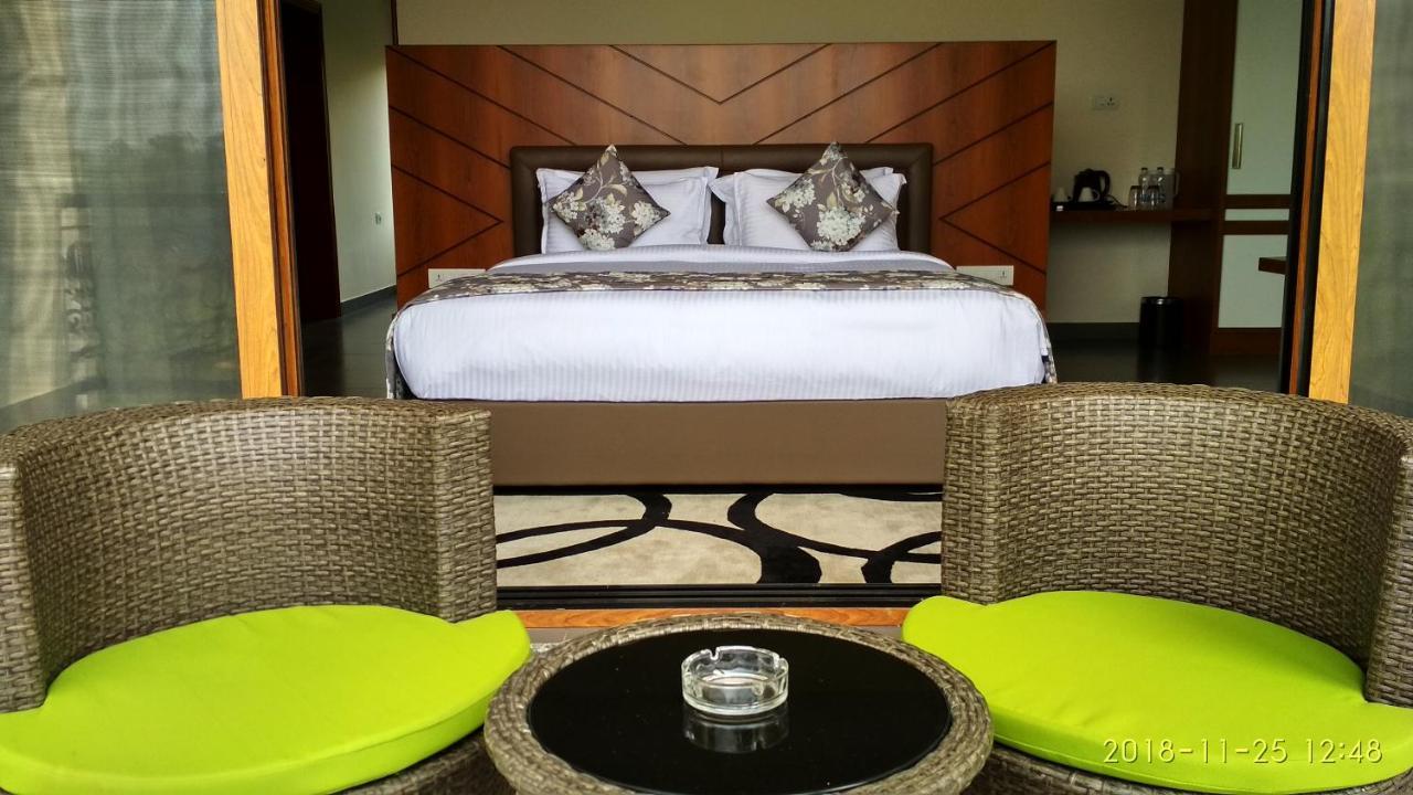 Vismita County Hotel จิกมากาลูร์ ภายนอก รูปภาพ